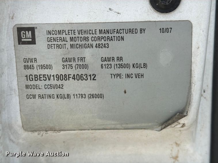 image for item FN2014 2008 Chevrolet C5500 shuttle bus