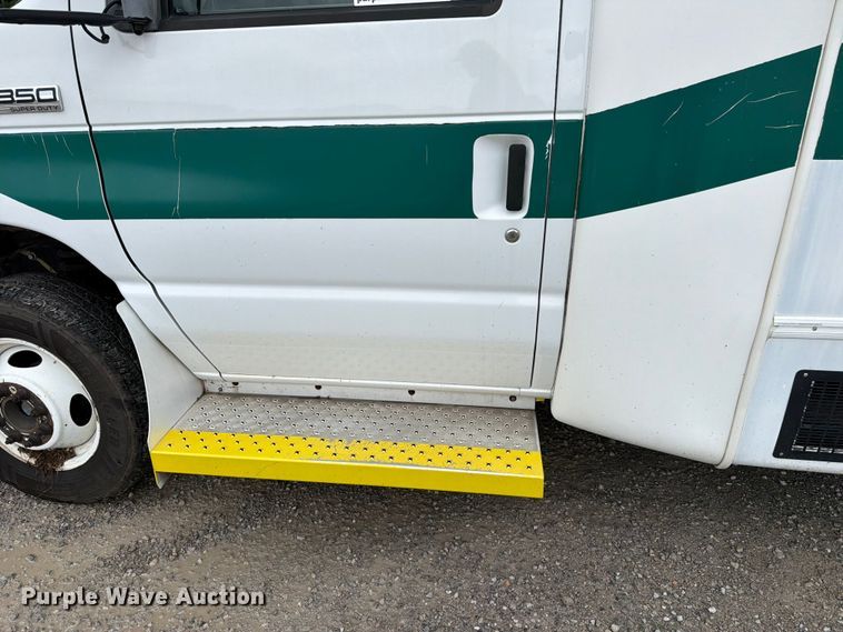 image for item FN2015 2012 Ford E350 shuttle bus