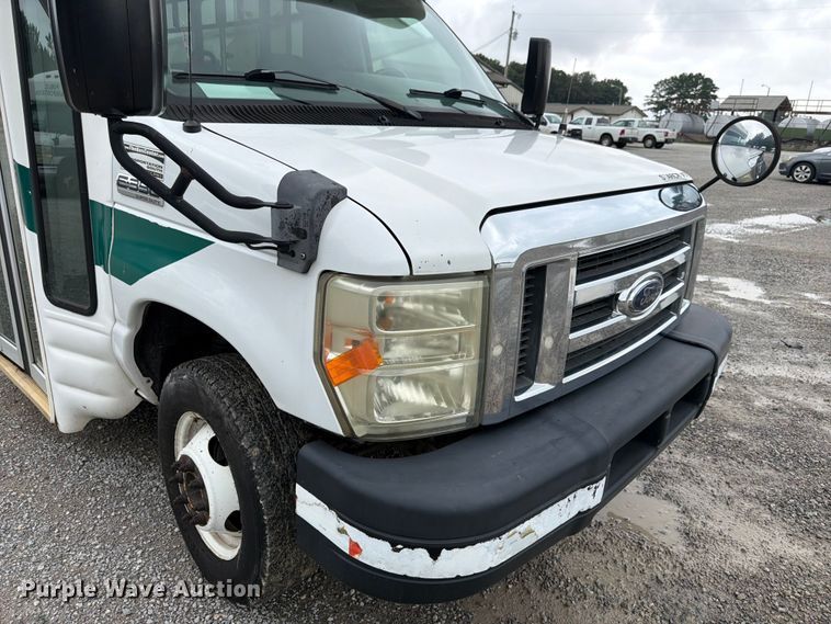 image for item FN2015 2012 Ford E350 shuttle bus