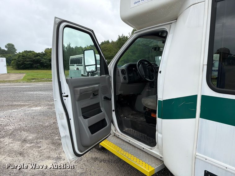 image for item FN2015 2012 Ford E350 shuttle bus
