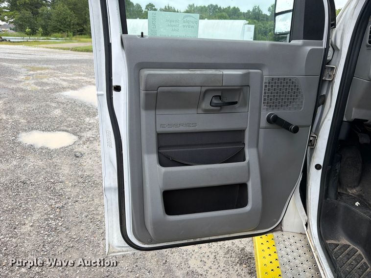 image for item FN2015 2012 Ford E350 shuttle bus