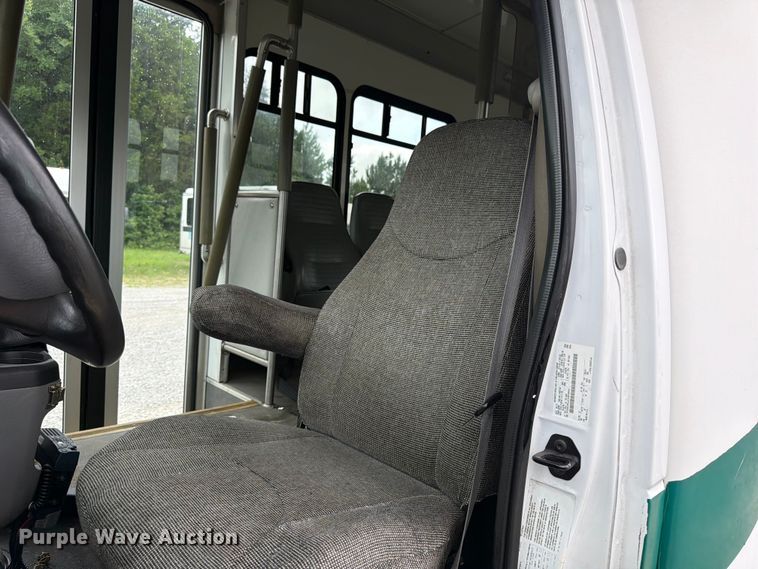 image for item FN2015 2012 Ford E350 shuttle bus