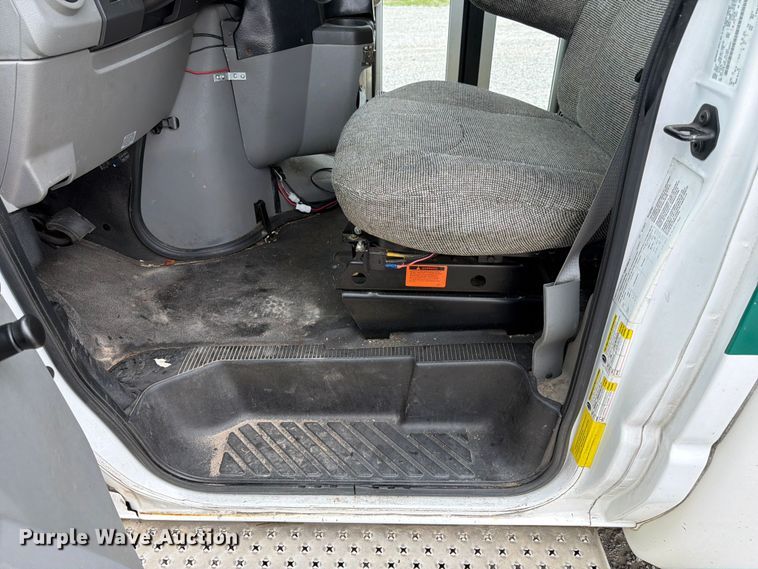 image for item FN2015 2012 Ford E350 shuttle bus