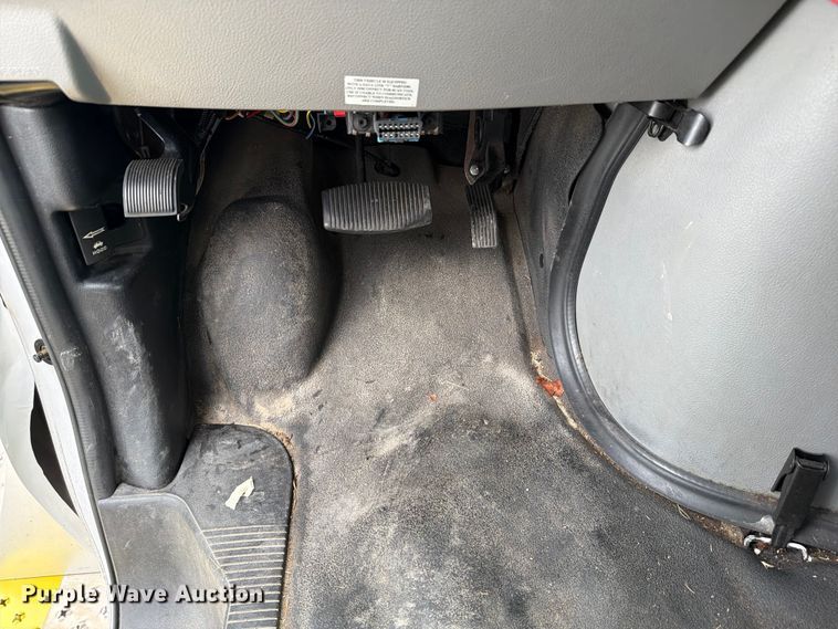 image for item FN2015 2012 Ford E350 shuttle bus