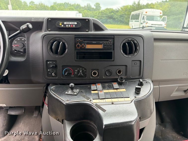 image for item FN2015 2012 Ford E350 shuttle bus
