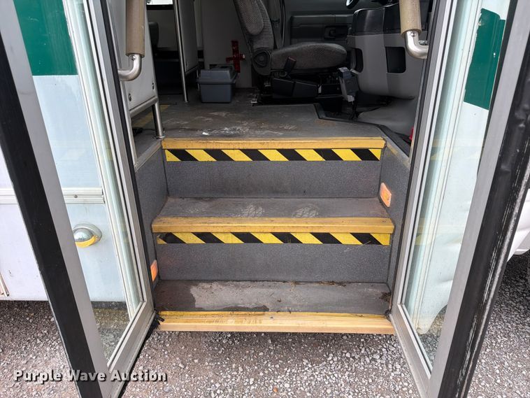 image for item FN2015 2012 Ford E350 shuttle bus