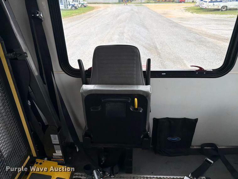 image for item FN2015 2012 Ford E350 shuttle bus