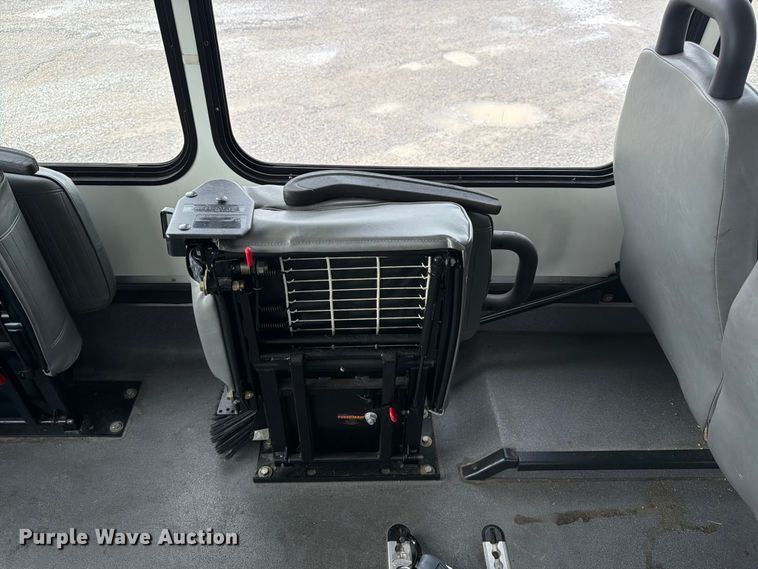 image for item FN2015 2012 Ford E350 shuttle bus