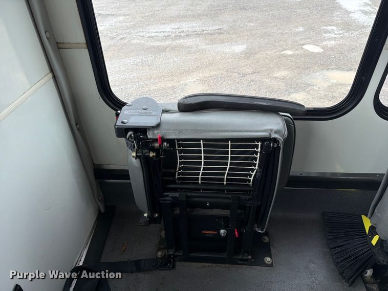 image for item FN2015 2012 Ford E350 shuttle bus