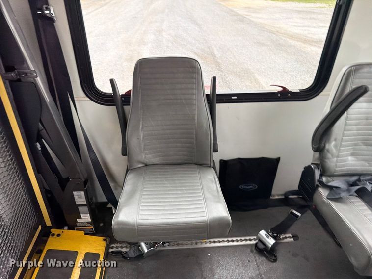 image for item FN2015 2012 Ford E350 shuttle bus