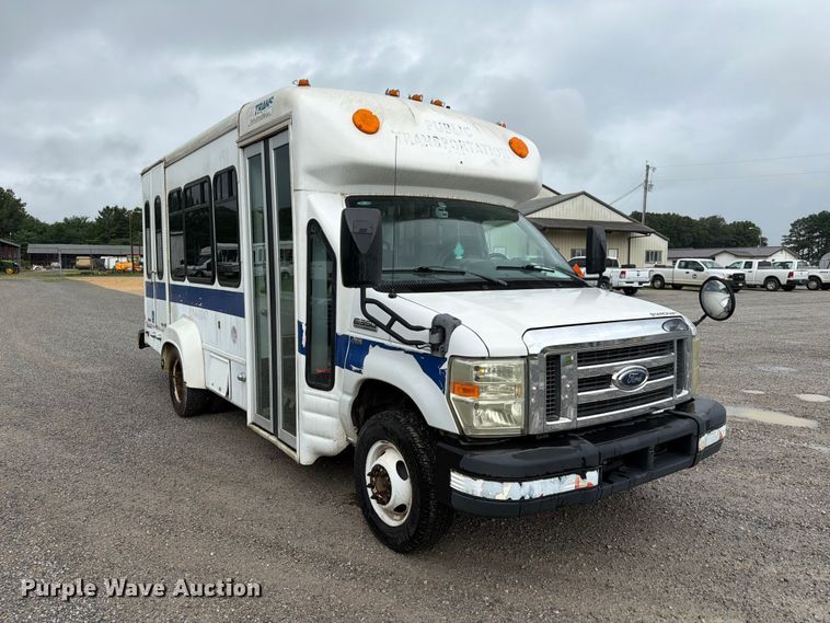 image for item FN2016 2010 Starcraft Starlite shuttle bus