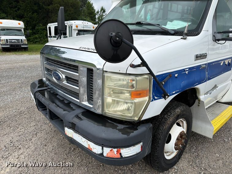 image for item FN2016 2010 Starcraft Starlite shuttle bus