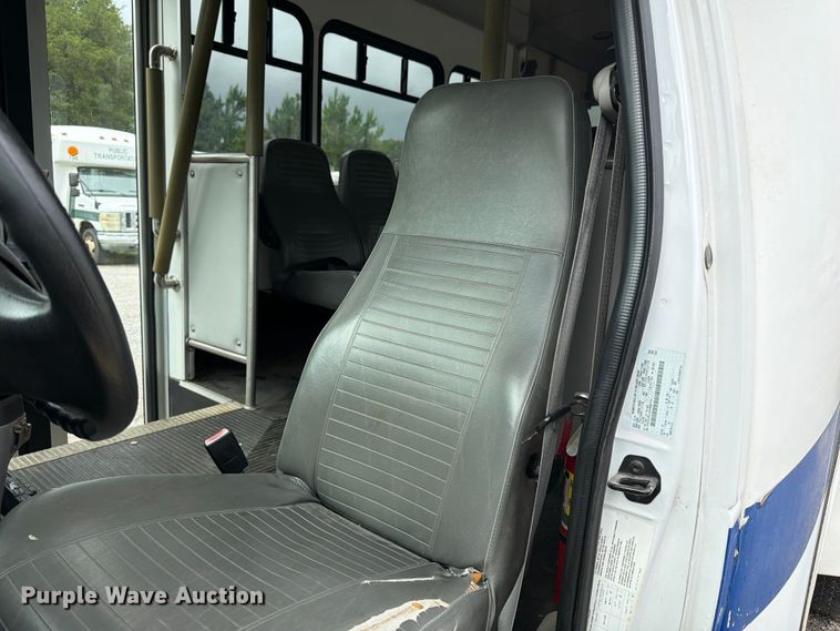 image for item FN2016 2010 Starcraft Starlite shuttle bus