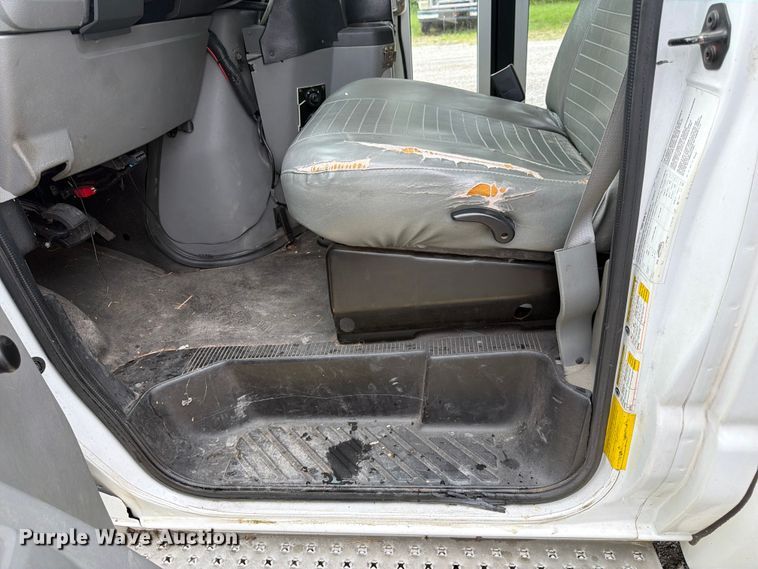 image for item FN2016 2010 Starcraft Starlite shuttle bus