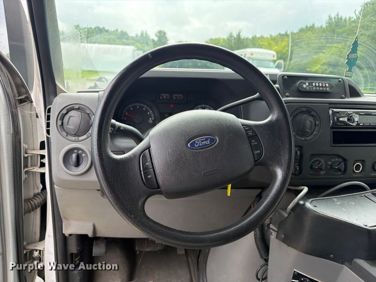 image for item FN2016 2010 Starcraft Starlite shuttle bus