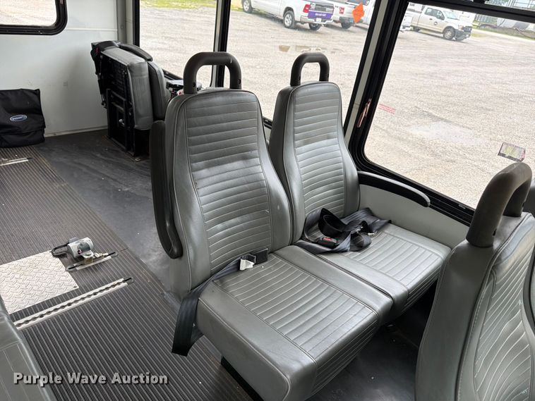 image for item FN2016 2010 Starcraft Starlite shuttle bus