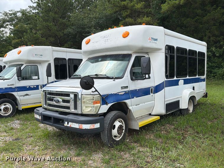 2010 Starcraft Starlite shuttle bus
