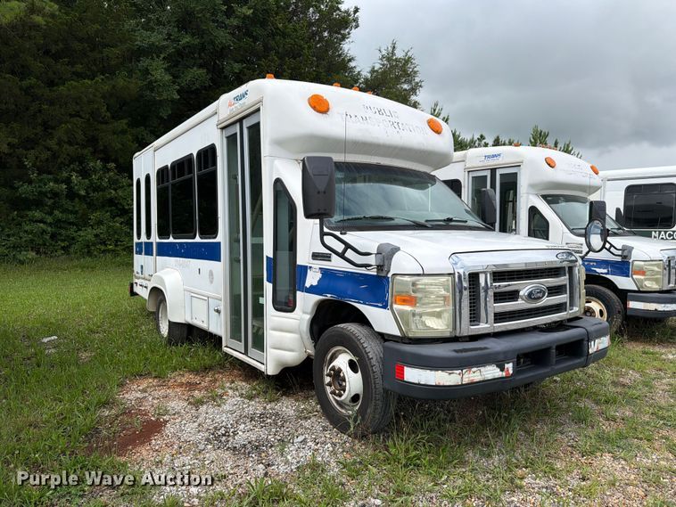 image for item FN2017 2010 Starcraft Starlite shuttle bus