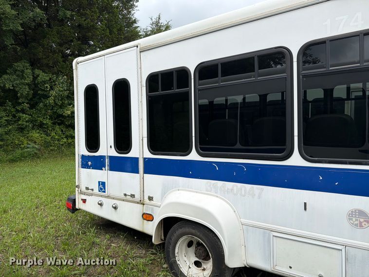 image for item FN2017 2010 Starcraft Starlite shuttle bus