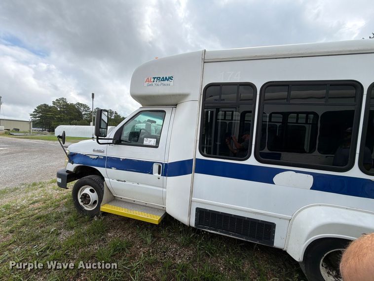 image for item FN2017 2010 Starcraft Starlite shuttle bus