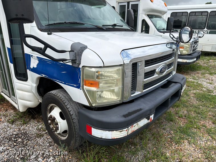 image for item FN2017 2010 Starcraft Starlite shuttle bus
