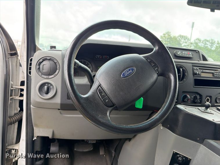 image for item FN2017 2010 Starcraft Starlite shuttle bus