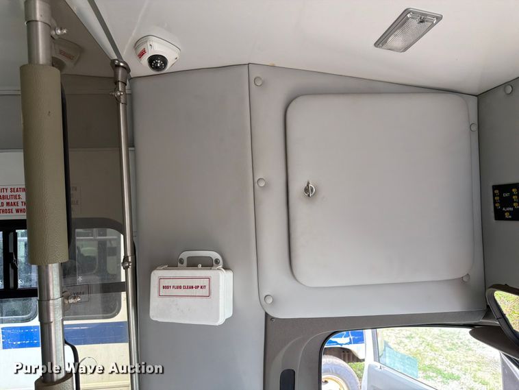 image for item FN2017 2010 Starcraft Starlite shuttle bus