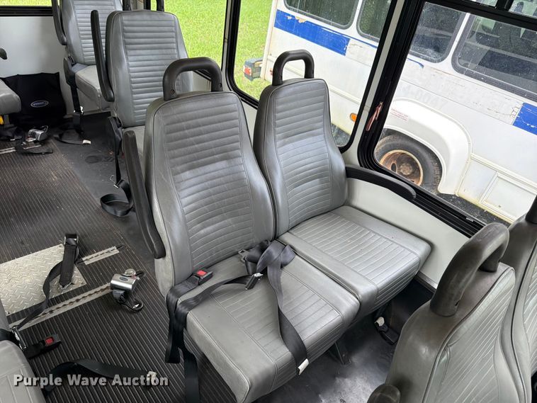 image for item FN2017 2010 Starcraft Starlite shuttle bus