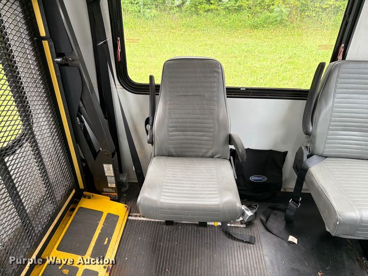 image for item FN2017 2010 Starcraft Starlite shuttle bus