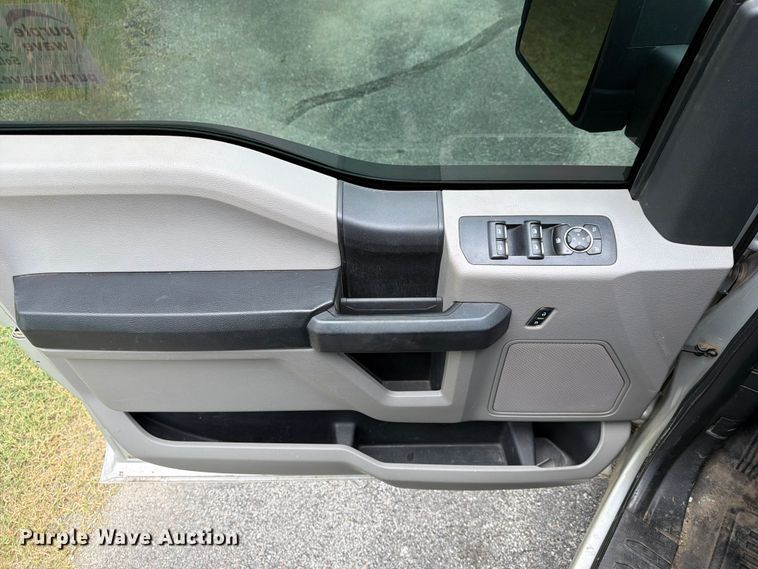 image for item FN2529 2017 Ford F150 Crew Cab pickup truck