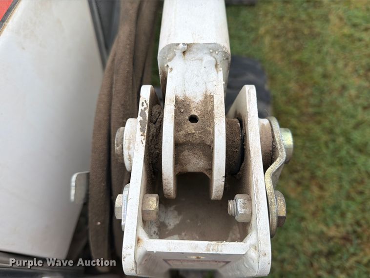 image for item FN2531 2009 Bobcat CT230 MFWD tractor