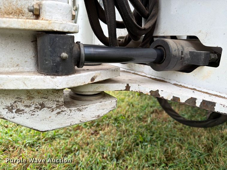 image for item FN2531 2009 Bobcat CT230 MFWD tractor