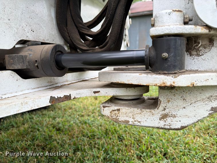 image for item FN2531 2009 Bobcat CT230 MFWD tractor