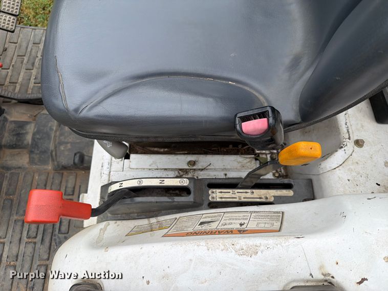 image for item FN2531 2009 Bobcat CT230 MFWD tractor