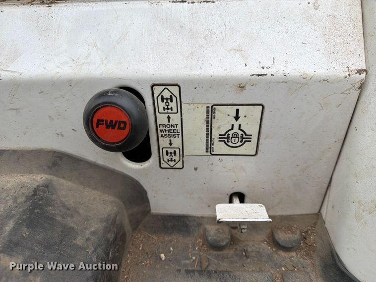 image for item FN2531 2009 Bobcat CT230 MFWD tractor