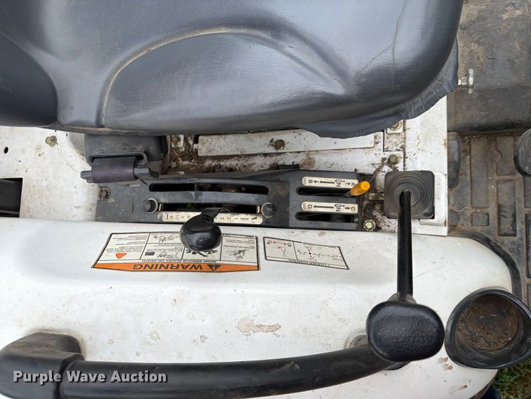 image for item FN2531 2009 Bobcat CT230 MFWD tractor