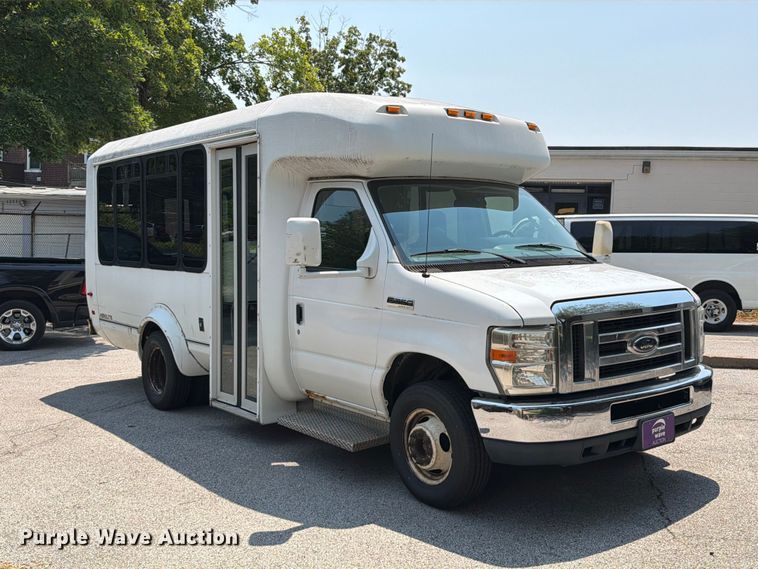 image for item FT6122 2012 Ford E350 Super Duty shuttle bus