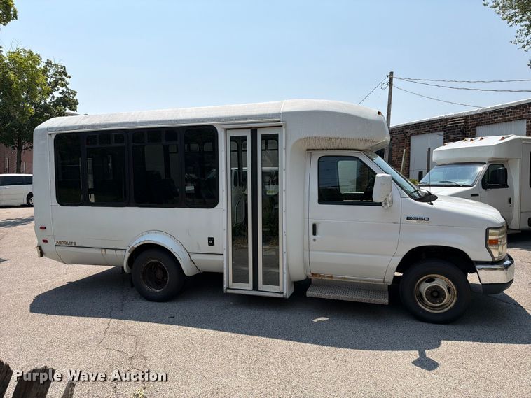image for item FT6122 2012 Ford E350 Super Duty shuttle bus