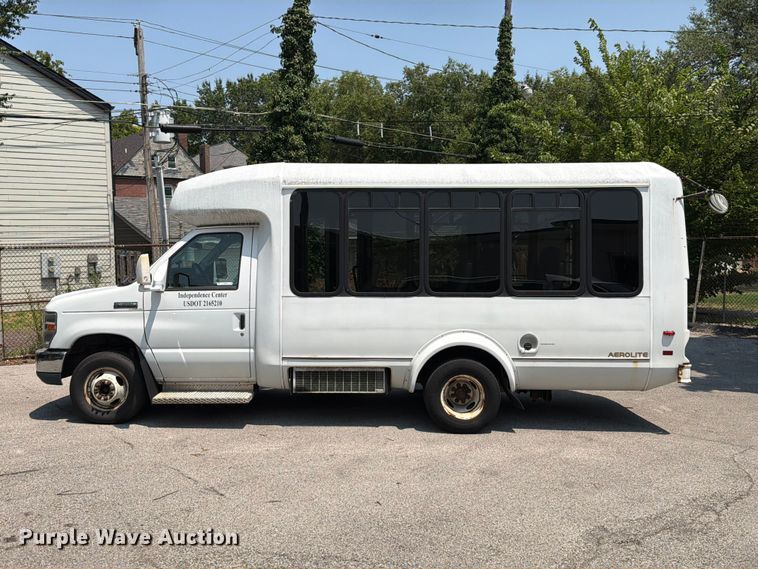 image for item FT6122 2012 Ford E350 Super Duty shuttle bus