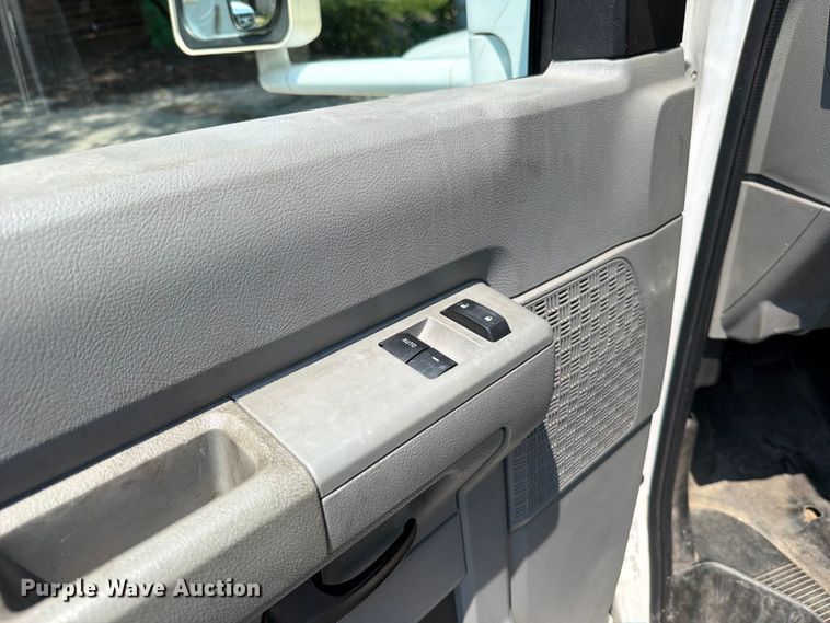 image for item FT6122 2012 Ford E350 Super Duty shuttle bus