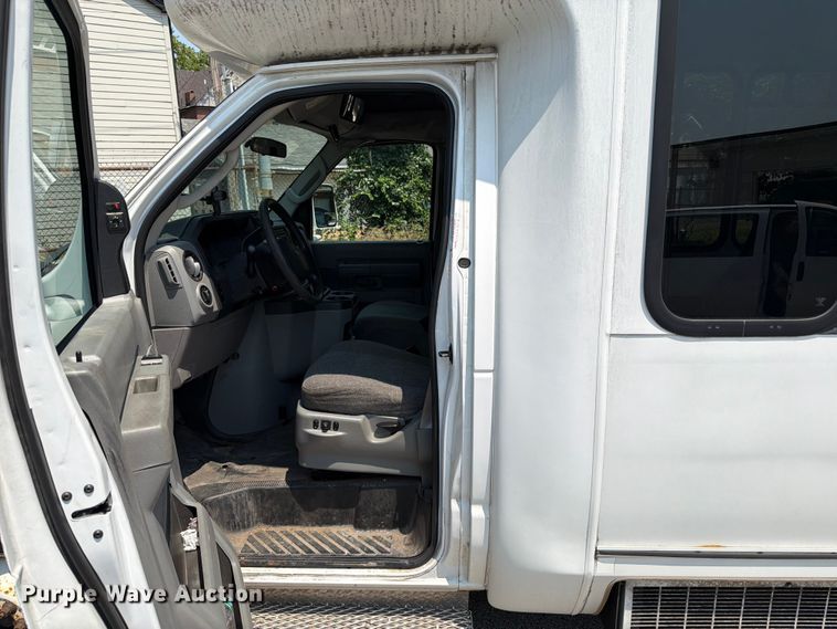 image for item FT6122 2012 Ford E350 Super Duty shuttle bus