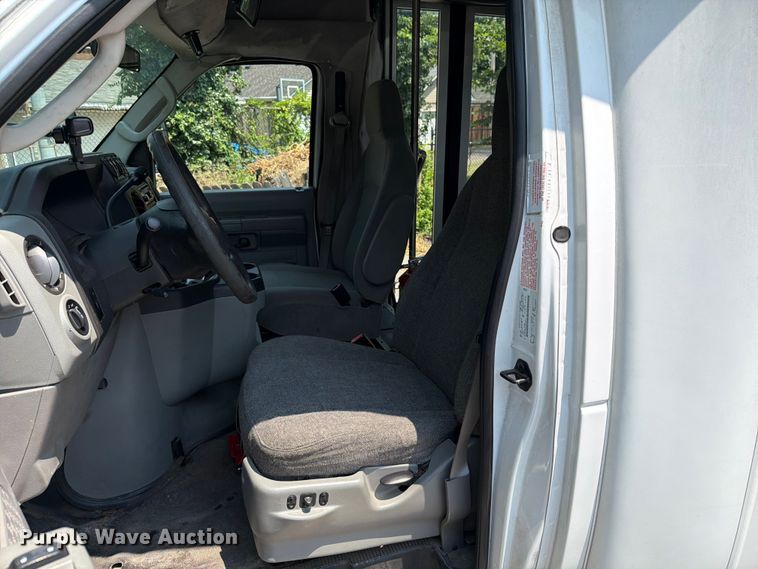 image for item FT6122 2012 Ford E350 Super Duty shuttle bus