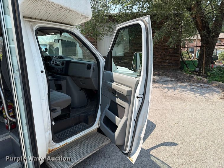 image for item FT6122 2012 Ford E350 Super Duty shuttle bus