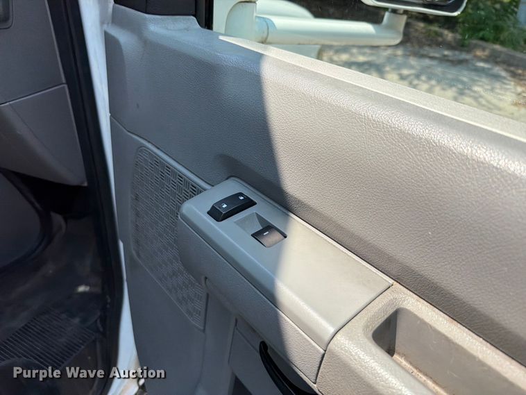 image for item FT6122 2012 Ford E350 Super Duty shuttle bus