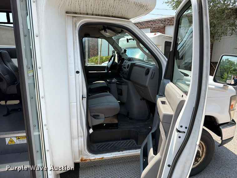 image for item FT6122 2012 Ford E350 Super Duty shuttle bus
