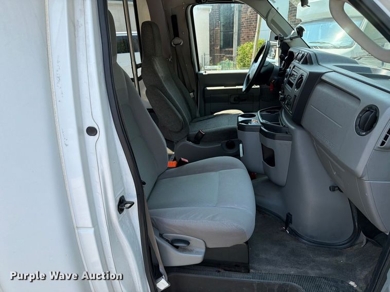 image for item FT6122 2012 Ford E350 Super Duty shuttle bus