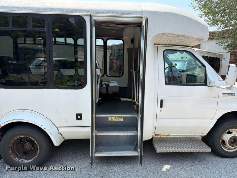 image for item FT6122 2012 Ford E350 Super Duty shuttle bus