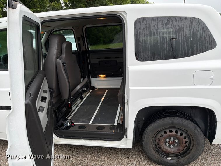 image for item FT6137 2016 Am General MV-1 SUV
