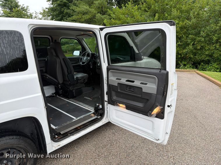 image for item FT6137 2016 Am General MV-1 SUV