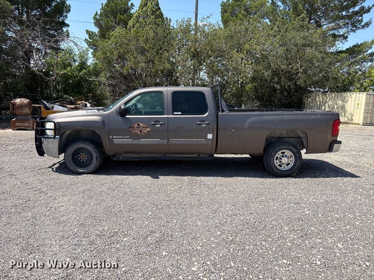 image for item JM9427 2008 Chevrolet Silverado 2500 Crew Cab pickup truck